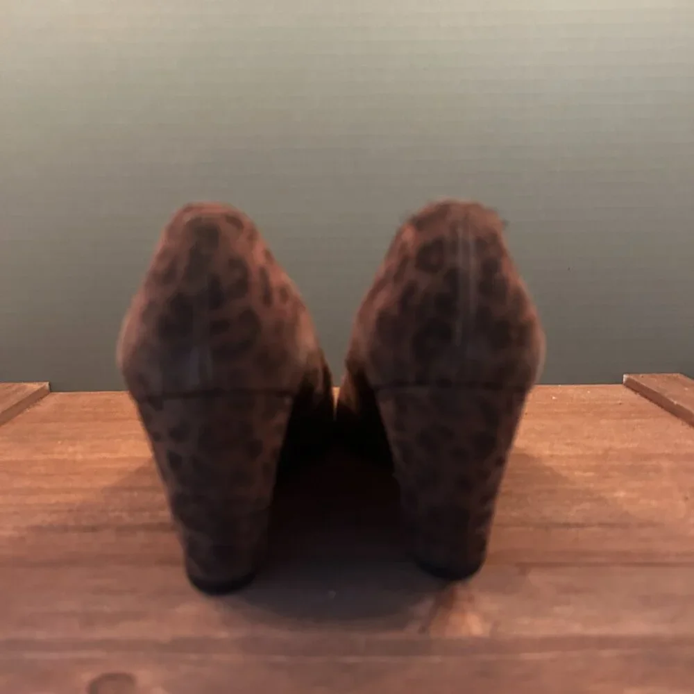 Stuart Weitzman Womens Tan Black Leopard Print Slip-On Wedge Platforms Size 7.5